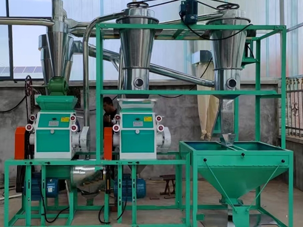 在當(dāng)今的糧食加工行業(yè)中，成套50噸面粉機(jī)械生產(chǎn)線自動(dòng)化的特點(diǎn)，成為了眾多面粉加工企業(yè)的設(shè)備，頗受用戶青睞。