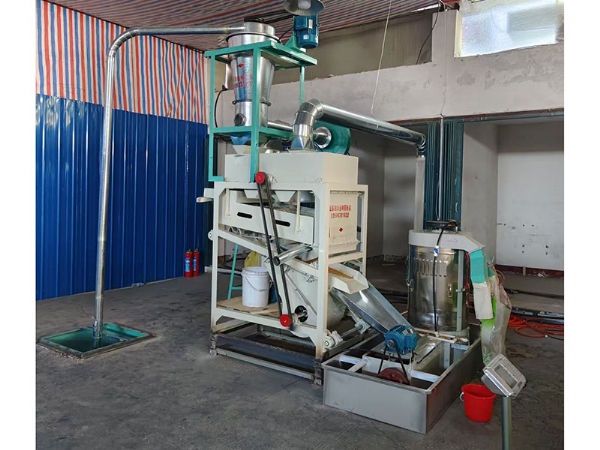 小型面粉機(jī)械加工的過(guò)程中是流水線式的，幾乎不需要人工的參與